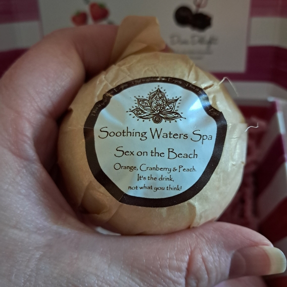 Mixed Large & XL Chocolate, Fruit, Floral Luscious Limited Edition Bath Bombs - Picture 13 of 16